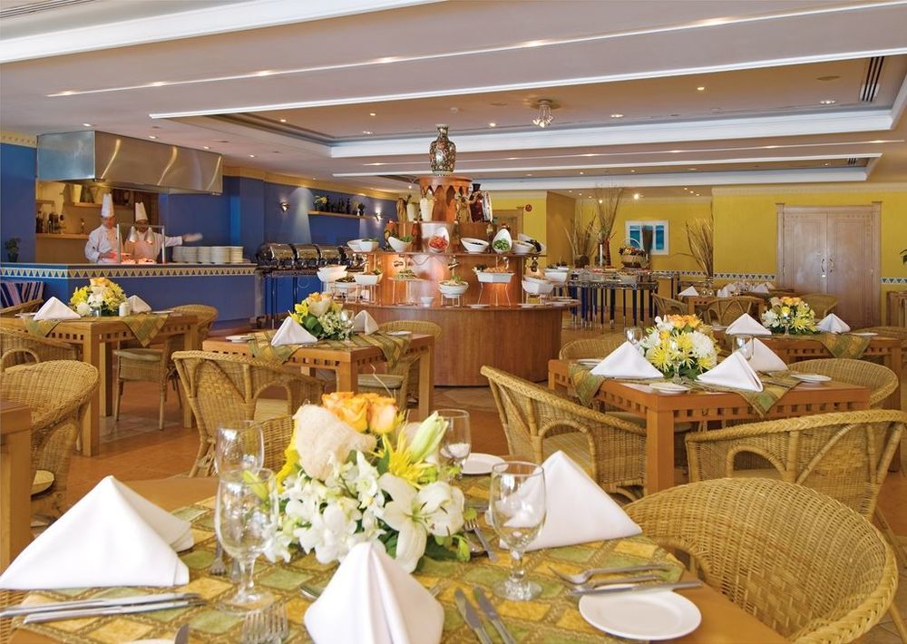 Coral Beach Resort Sharjah Restaurant photo